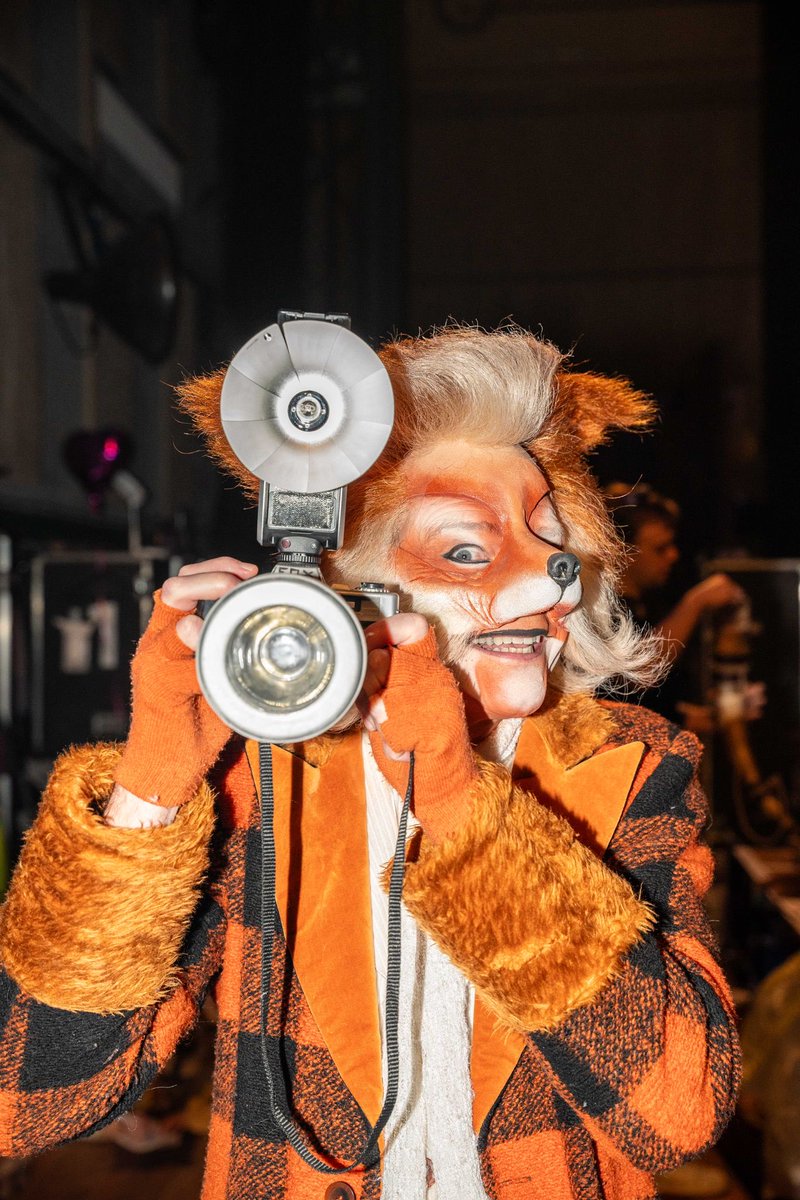 Achter de schermen: mijn paparazzo Loewie de vos uit musical De 3 Biggetjes. Gisteren heel geslaagde Nederlandse première in Rotterdam. #de3biggetjes #studio100