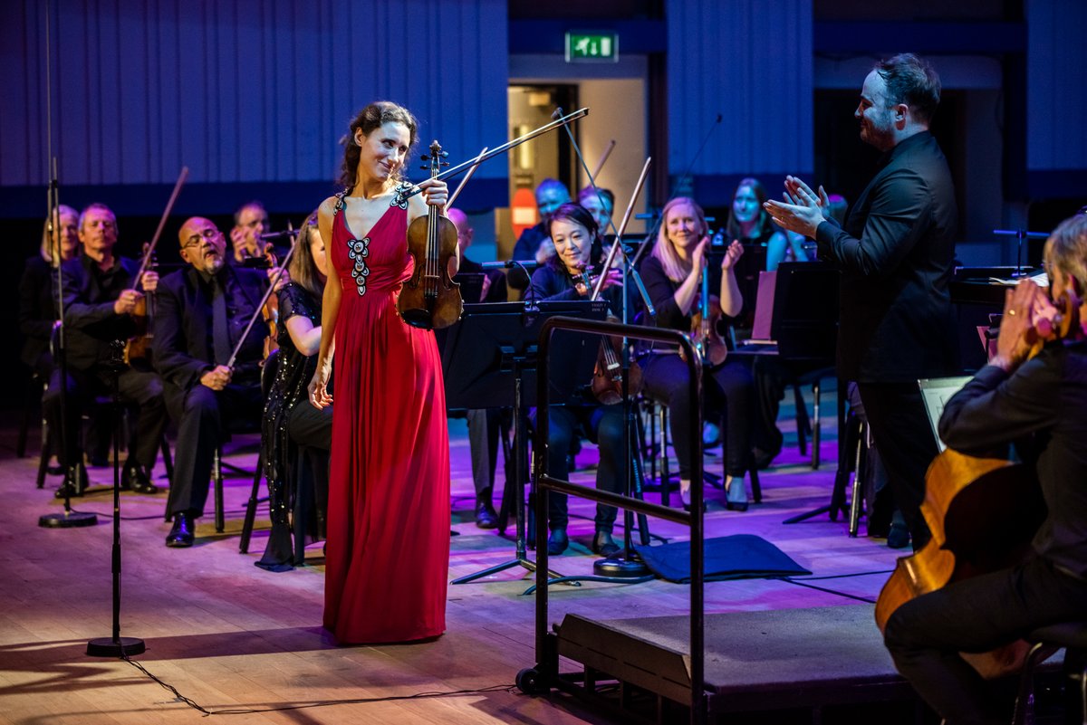 BBC Philharmonic Orchestra (@bbcphilharmonic) on Twitter photo Tonight at 8pm, you can watch BBC Four’s Inside Classical programme to see our concert recorded in our home in @Dock10, <a href="/MediaCityUK/">MediaCityUK</a>! 😍
Bruch: Violin Concerto No. 1 with <a href="/JenniferPikeVLN/">Jennifer Pike</a>
Dvořák: Symphony No. 9 (New World)
Conducted by <a href="/GernonBen/">Ben Gernon</a>.
bbc.in/3Ibd4hB Tonight at 8pm, you can watch BBC Four’s Inside Classical programme to see our concert recorded in our home in @Dock10, <a href="/MediaCityUK/">MediaCityUK</a>! 😍
Bruch: Violin Concerto No. 1 with <a href="/JenniferPikeVLN/">Jennifer Pike</a>
Dvořák: Symphony No. 9 (New World)
Conducted by <a href="/GernonBen/">Ben Gernon</a>.
bbc.in/3Ibd4hB