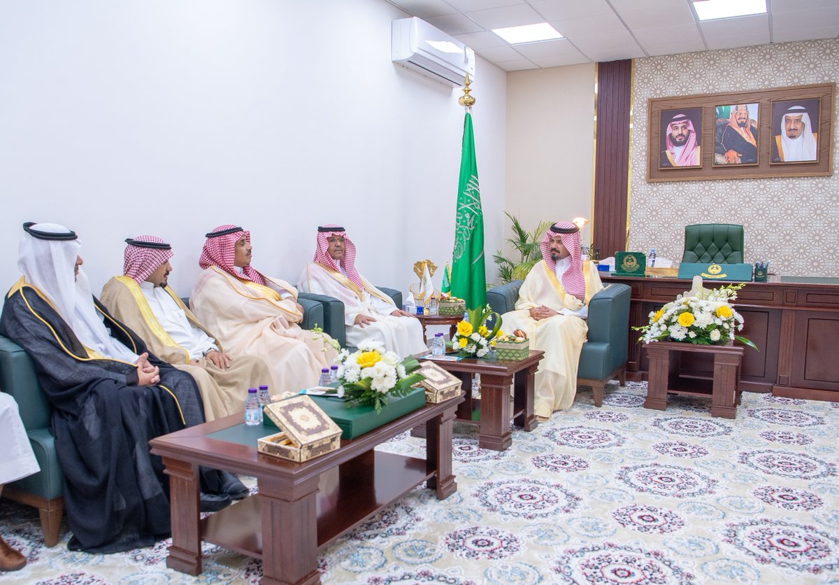 كما زار سموه، مركز #اليتمة، بحضور رئيس المركز سلطان أبو ربعة السهلي، والتقى سموه مدراء القطاعات والأجهزة الحكومية في المركز، كما قام بجولة تفقدية شملت المعالم الرئيسية، ووقف على المشروعات التطويرية والتنموية الجاري تنفيذها لخدمة السكان والزوار.