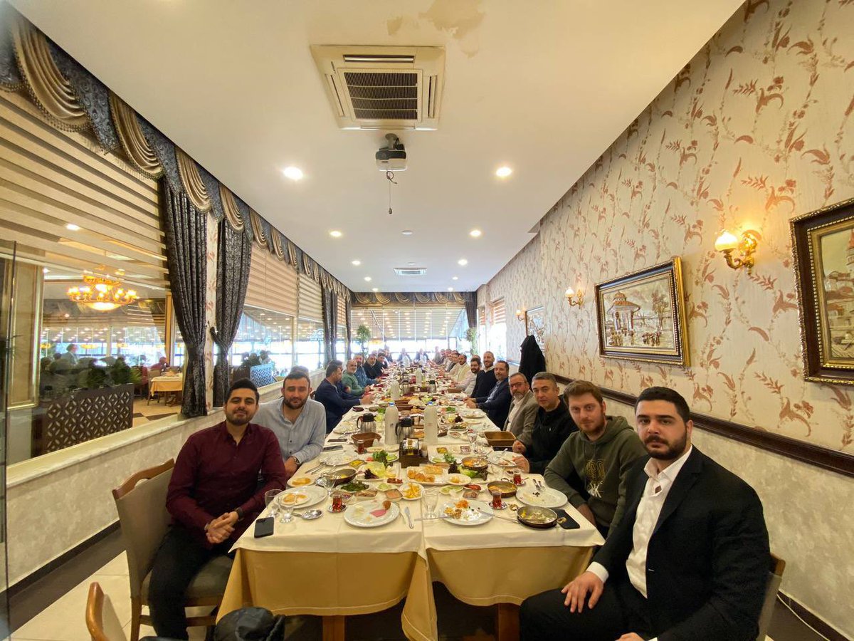 Siyasetten bize kalan en güzel miras biriktirdiğimiz bu dostluklar. Bu güzel ortamdan mutlu olduk, memnun kaldık. 

Dostlarımızla bizi kahvaltıda buluşturan <a href="/alparslanberber/">Alparslan Berber</a> kardeşimize teşekkür ediyorum.