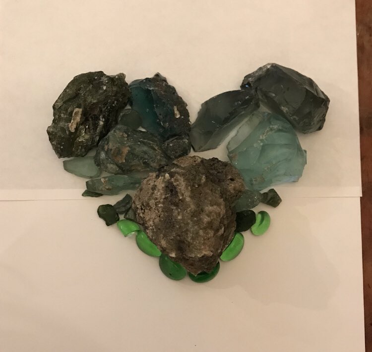 VickyMyers80's tweet photo. Willow made a green heart for #ShowtheLove using her green gems and stones - some of them she found in Lyme and Woodpit Country park @MissMcD3 @StJamesCEsth https://t.co/YHrg3RyOGy