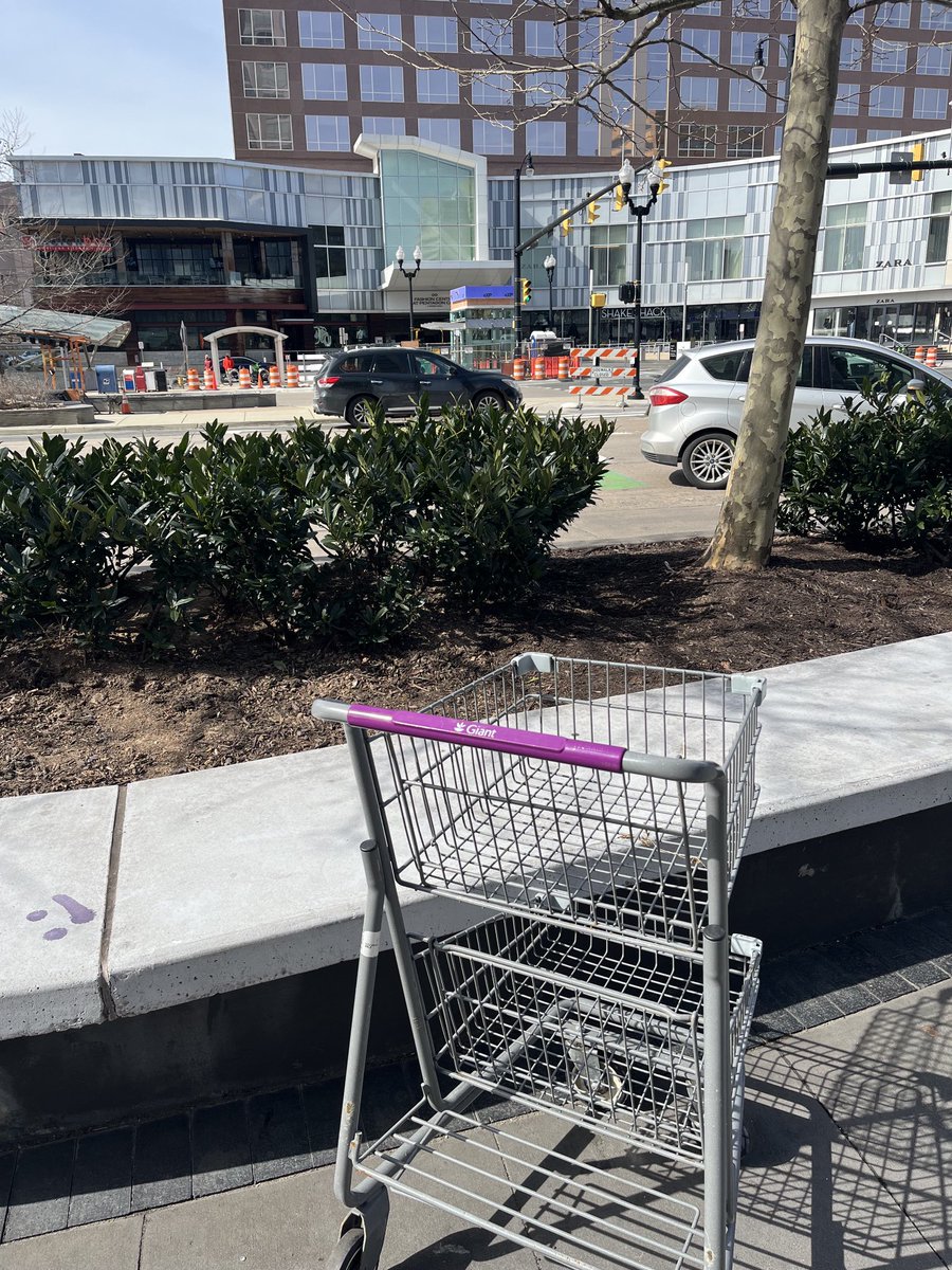 Hi @GiantFood - I’m starting to see a growing number of your carts abandoned around Pentagon City. Can you put me in touch with someone so we can figure out a way to get these carts back to your stores? cc: @NationalLanding, @ArlingtonDES #22202 🛒🛒🛒