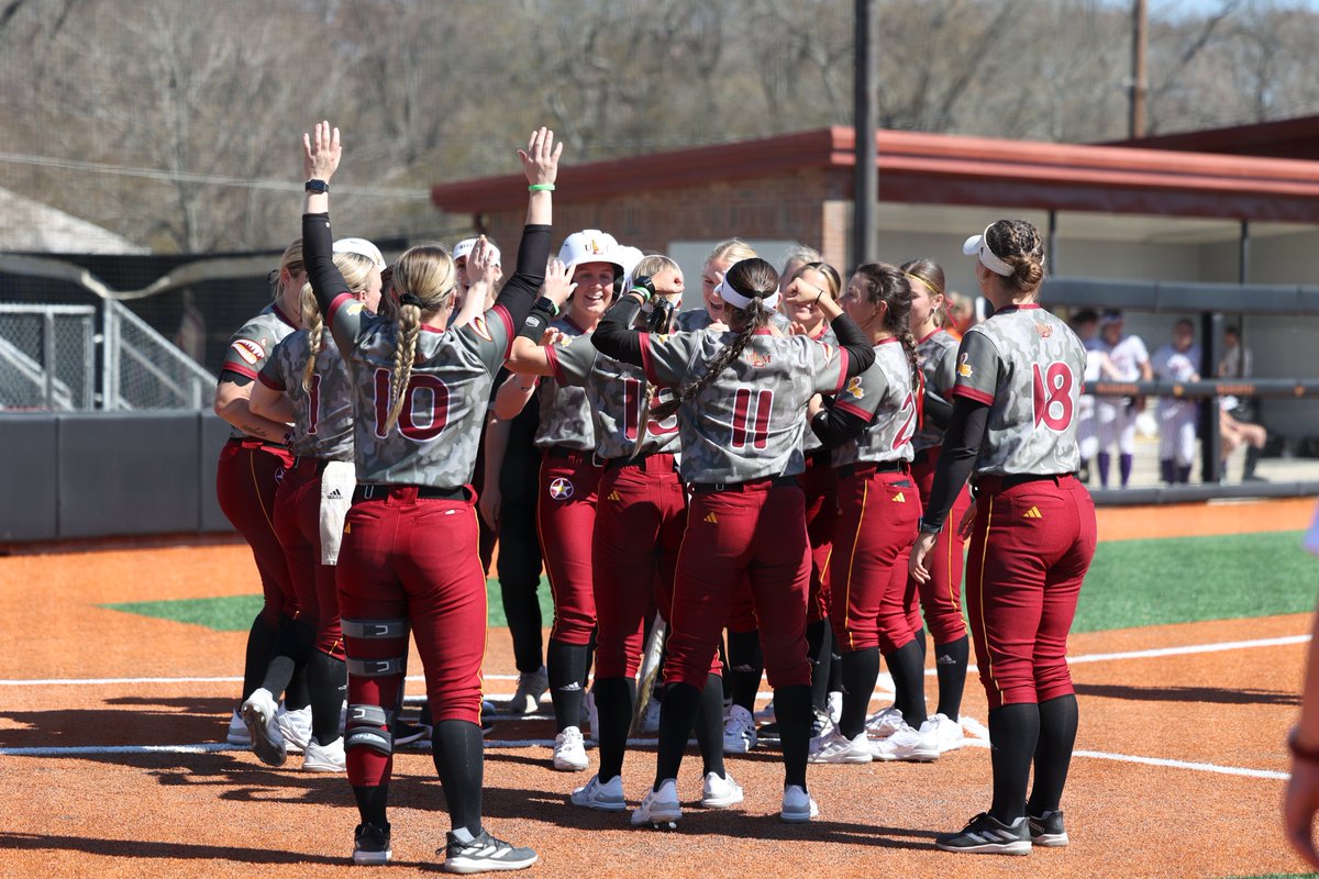 ULM_Softball's tweet photo. B4 | SEE YA LATER 🥎 

Jacelyn Buck blasts her first home run of the season!

ULM 3, UE 1 https://t.co/WOxIgmzTo8
