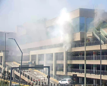 INCENDIO:🔥Se quema el mall alto las condes se escuchan explosiones!! RT