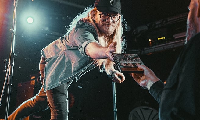 We all just wanna be big rockstars, but what about the people who truck along and encourage those attention seekers? Thom Bee's Liner Notes is a comedy argument for being the fun supportive friend. Leicester Comedy Festival #LCF24 Book via our website!