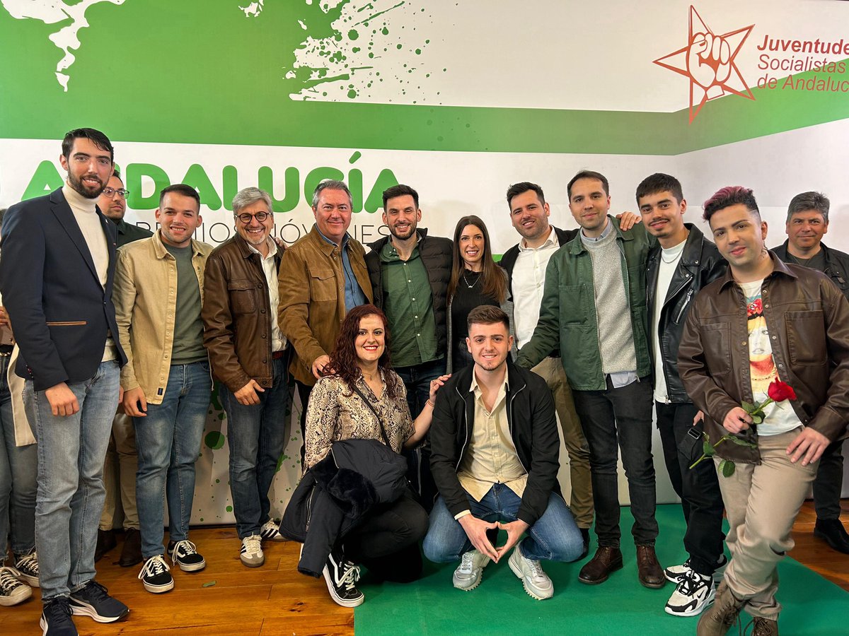 💚Hoy hemos asistidos a los I Premios Jóvenes #TuAndalucía, organizado por las @JSAndalucia. 👏Enhorabuena a aquellos premiados y premiadas en esta edición, que representan ese espiritú inconformista y reivindicativo de la juventud andaluza. #SeguimosEnLaSendaDelProgreso