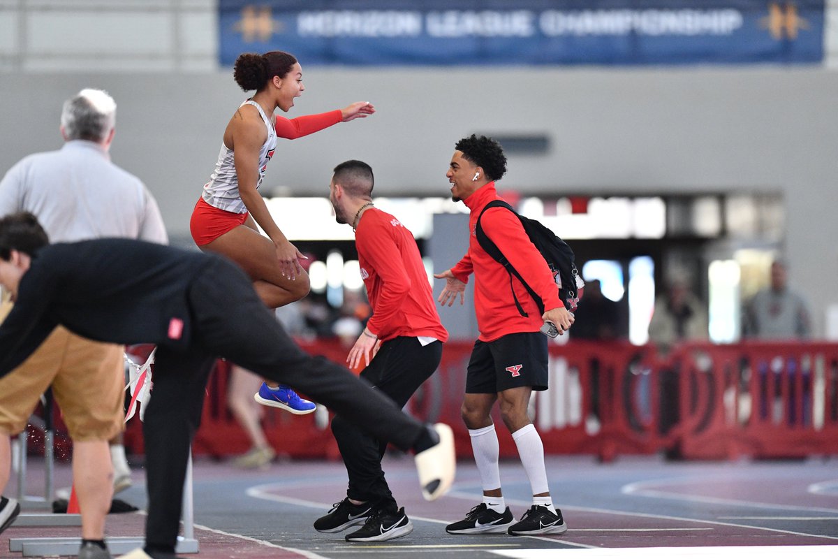 Horizon League Championships

𝐖𝐨𝐦𝐞𝐧'𝐬 𝐓𝐫𝐢𝐩𝐥𝐞 𝐉𝐮𝐦𝐩

🥇 Nia Williams-Matthews - 12.41m
🥈 Esther Solarin - 12.33m
6️⃣ - Daisha Decree - 11.91m

#GoGuins 🐧 / #FlyWithTheY 🤘