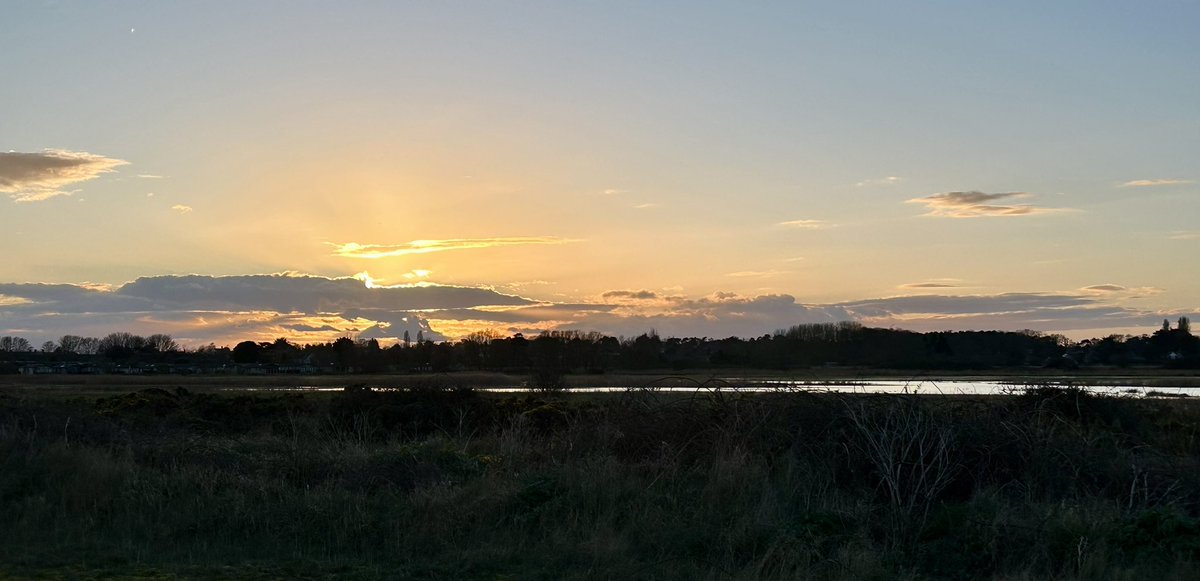 Great to spend time in thinking & writing in Suffolk with my wonderful PhD pals @JuneOSullivan @louise_tutor @TobinAlison @MindNurturing among others. Growing our practice through community. 💞