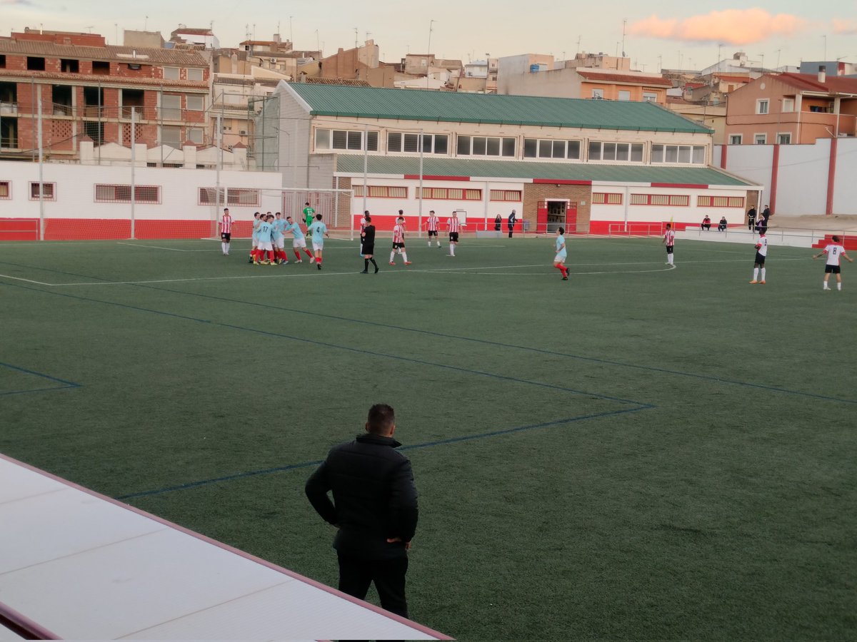 Minuto 55.

¡GOOOOOOOOOOOOOOOOOL!

¡CON EL 9 ÁLVARO ESQUINAS!

Nuevo balón parado de Fran, Boluda la prolonga y Esquinas llega con todo para el 0-2.

¡VAMOS MULEÑO!
