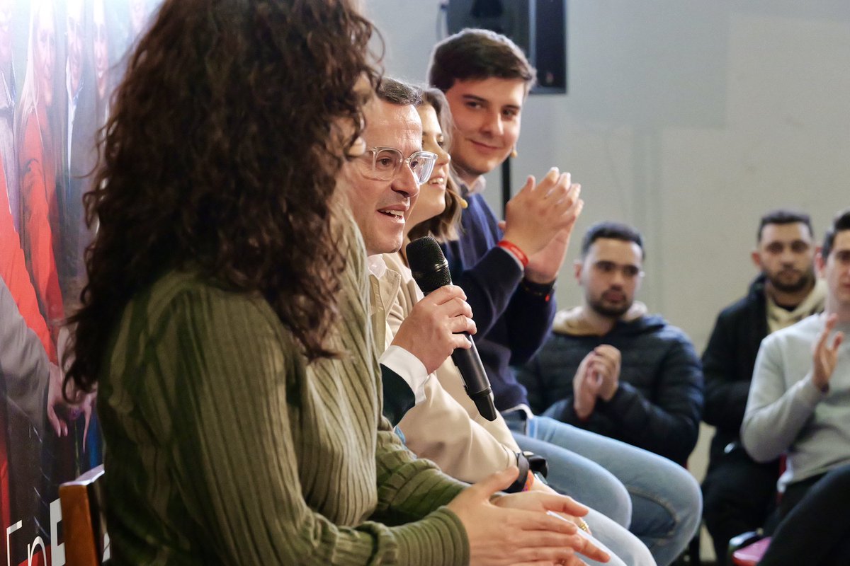 Sois los jóvenes quienes debéis empoderar al partido. Y para ello tenéis que estar en el centro de la mesa, donde se toman las decisiones, y tenéis que contar con libertad, para sacar lo mejor de vosotros y vosotras mismas.