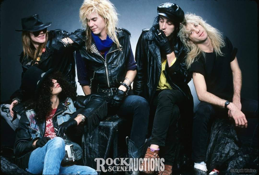 DuffMckaganArg's tweet photo. @DuffMcKagan @Slash @StevenAdlerSite
#axlrose #izzystradlin en la sesion de fotos de @gunsnroses con el fotografo @markweissguy 1987
#duffmckagan #slash #stevenadler #izzystradlin #axlrose #gunsnroses #markweiss #rocksceeneauction https://t.co/OHOB7SH5nF