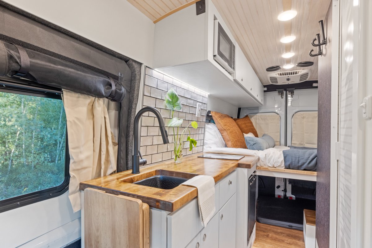 WolfReel's tweet photo. Experience the Van Life with Glamp Mobile, Inc. Four Season Campervan Rentals

#WolfReel #NewHampshire #glampmobile #glamping #adventures #travelmore #campervan #vanrental #vanlife #vanlifestyle #vermont #whitemountains #maine #nature #explore #roadtrip #route66 #campervan https://t.co/bTpBJ84gPp