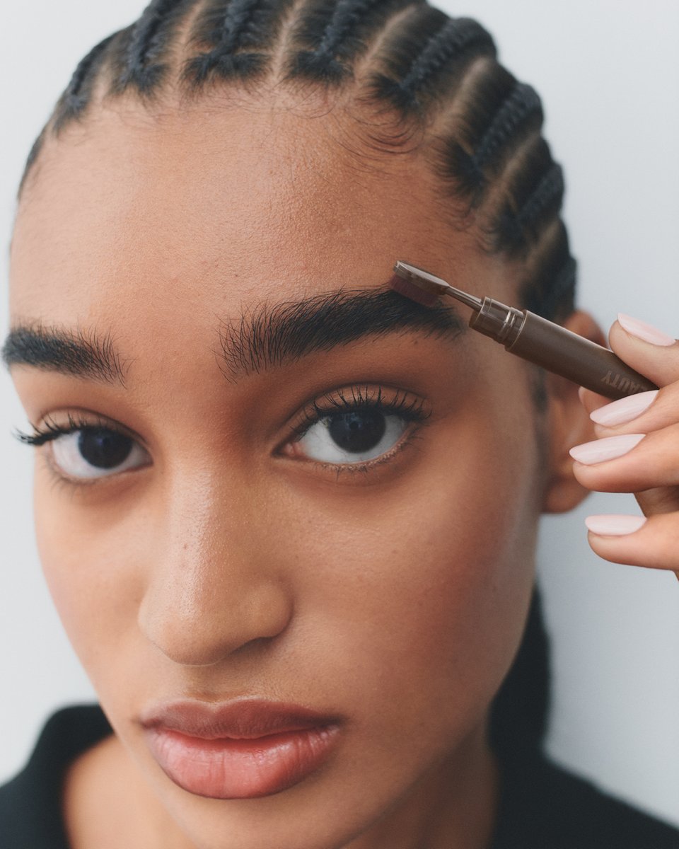 Descubre el look perfecto con nuevos productos. #HMBeauty 
hm.info/60154x0RB