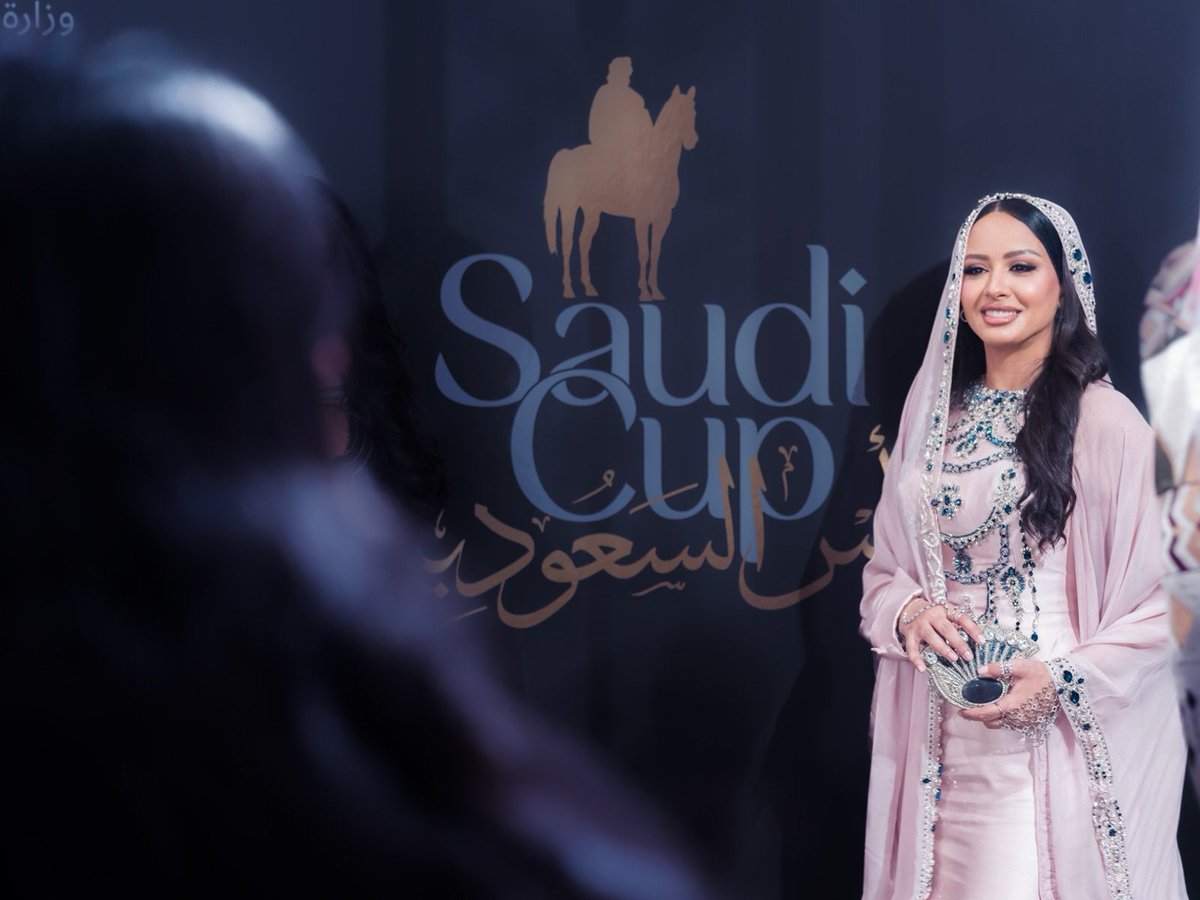 ElhamalyMaha's tweet photo. تألقت في الفستان الجميل شكراً للمصممة السعوديه الرائعه سارة التويم على هالفستان الفريد والمجوهرات الراقيه اللي كانت تحاكي الفستان وكأنها خصيصاً صممت له من الفردان نوادر للمجوهرات 
ومن تنسيق الرهيب الستايلست زياد الصالح 🤍
#كأس_السعودية #مها_الحملي #يوم_التاسيس https://t.co/y7KV9eHJKE