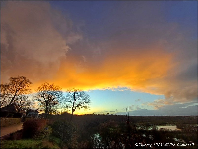 Cliches49's tweet photo. Très belle palette de couleurs dans le ciel de ce jour au coucher du soleil!
#cielorange #cielorage #couchersoleil #meteorologie #meteo https://t.co/mUziHZetqT