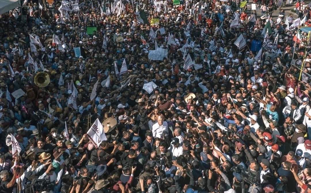 PoncePichardo's tweet photo. Esto es apoyo del pueblo y no mmadas, AMLO el político más respetable de América Latina 👊👊 
No estás solo querido Presidente ♥️
#SomosMillonesConAMLO 
#MexicoUnidoConAMLO https://t.co/ePoBt8yRLM