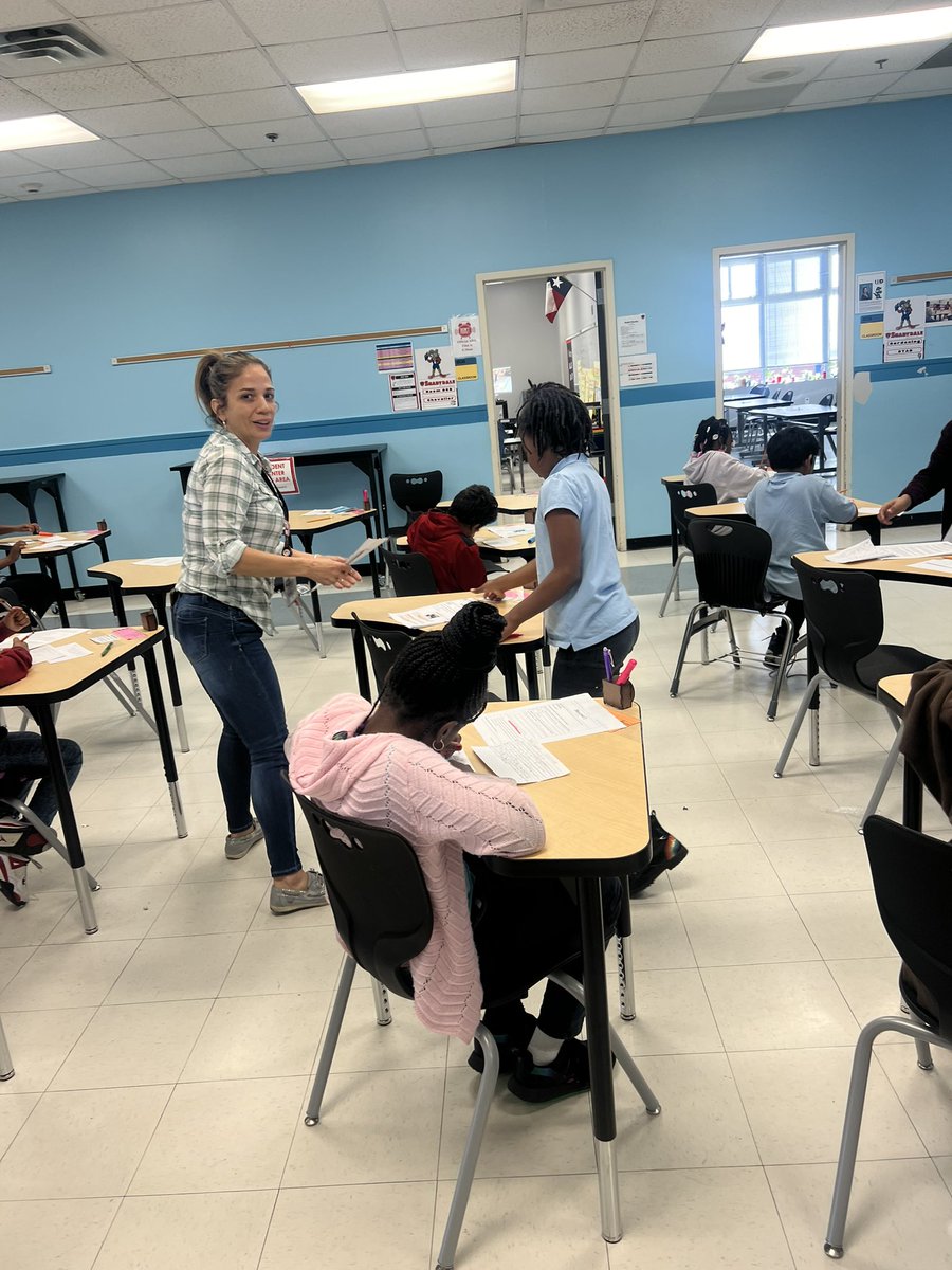 JasmineCDillard's tweet photo. Mrs. Navarro leads our 3rd Grade @ShadydaleRams in a major component of literacy: WRITING! Way to go! 🎆 #WriteALittleALot #PathToAnA https://t.co/zWnK8kPJ0V