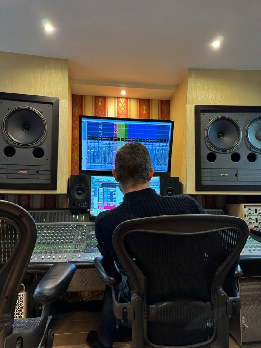 mikesmusicmedia's tweet photo. Heute waren wieder „Thomas und Lisa Official“ bei uns im Studio. 🎵🎶
Die neue Single wird der Hammer! 🤩
Ein Mega-Song. 👍
#tonstudio #musikproduzent #pop #schlager #neuemusik #popschlager #avid #protools #dcontroll #me #odenwald #südhessen https://t.co/Q6ghfvCkIM