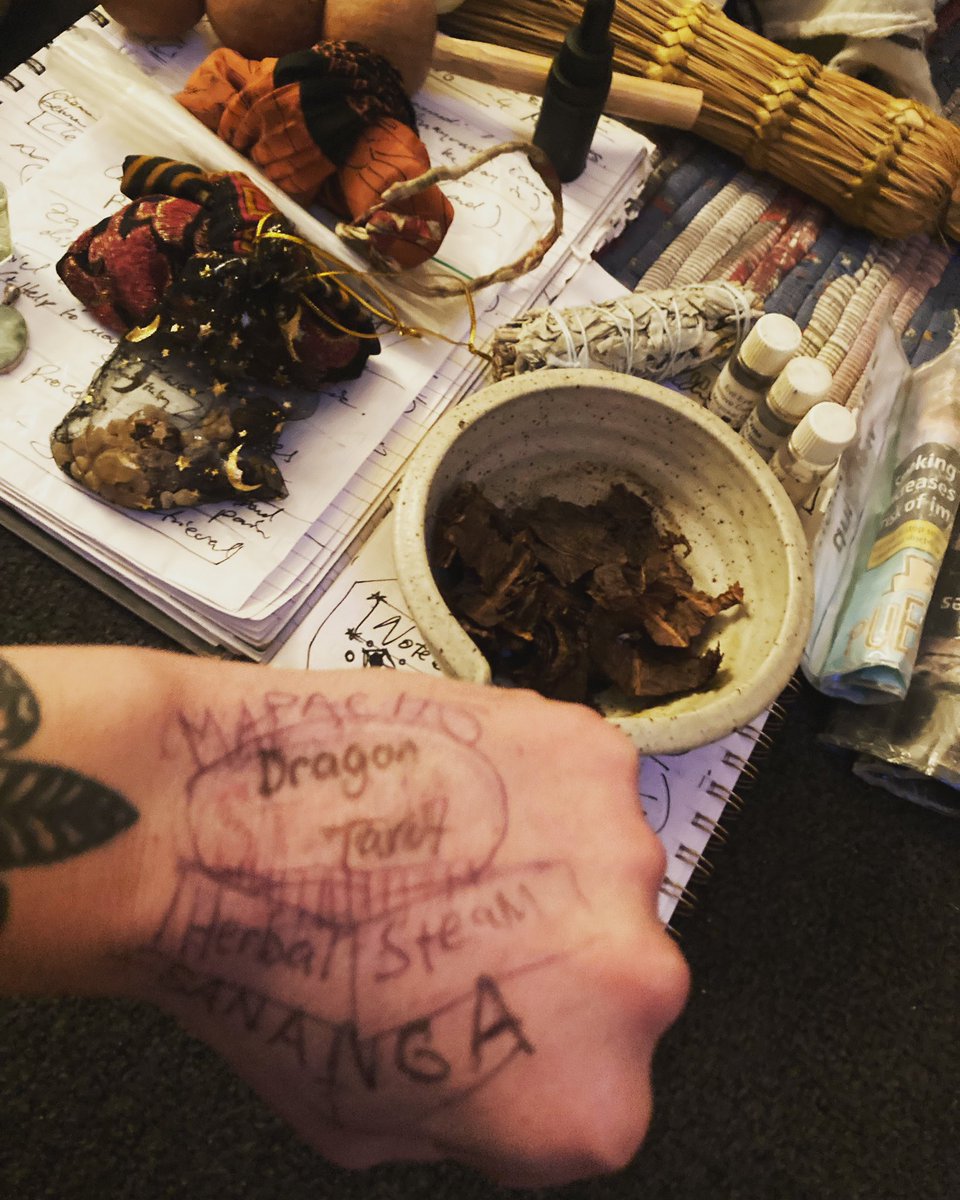 Paratoi mapacho ar gyfer sopla/preparing mapacho for sopla #mapacho #tobacco #sopla #curandero #witchdoctor #nagual #nganga #derw #todolist #bwiti #caerdydd