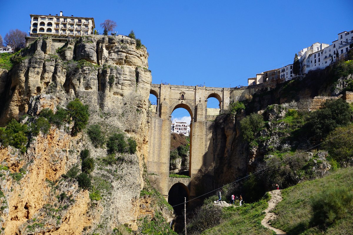 BlogueraViajera's tweet photo. Un viaje a Ronda no está completo sin visitar el Tajo. Un lugar mágico que combina historia, naturaleza y belleza paisajística en un solo lugar. 🏞️🇪🇸
https://t.co/bLENnphGI6
#ronda #malaga #tajoderonda #escapada #MonumentoNatural #PueblosBlancos #RondaSpain #Andalucía https://t.co/YrfuOGzcM2