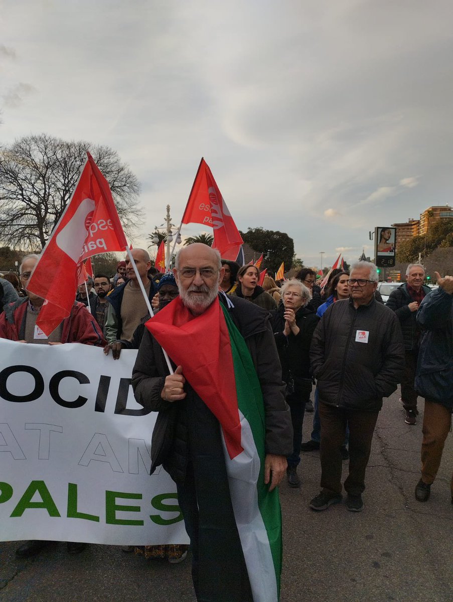 ✊🏻Esta vesprada hem tornat a plenar els carrers de València per a denunciar el genocidi contra el poble palestí. #IsraelGenocida