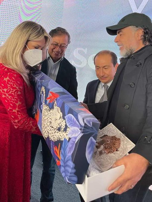 ValenciaNels0n's tweet photo. @CelsoTeteC @VickyDavilaH @FLIP_org O sea que tu mesías halaga con regalos #PAGADOS con nuestros impuestos a esa activista de derecha
O saldrían de los 15.000 millones? https://t.co/bwLGNIc7fa