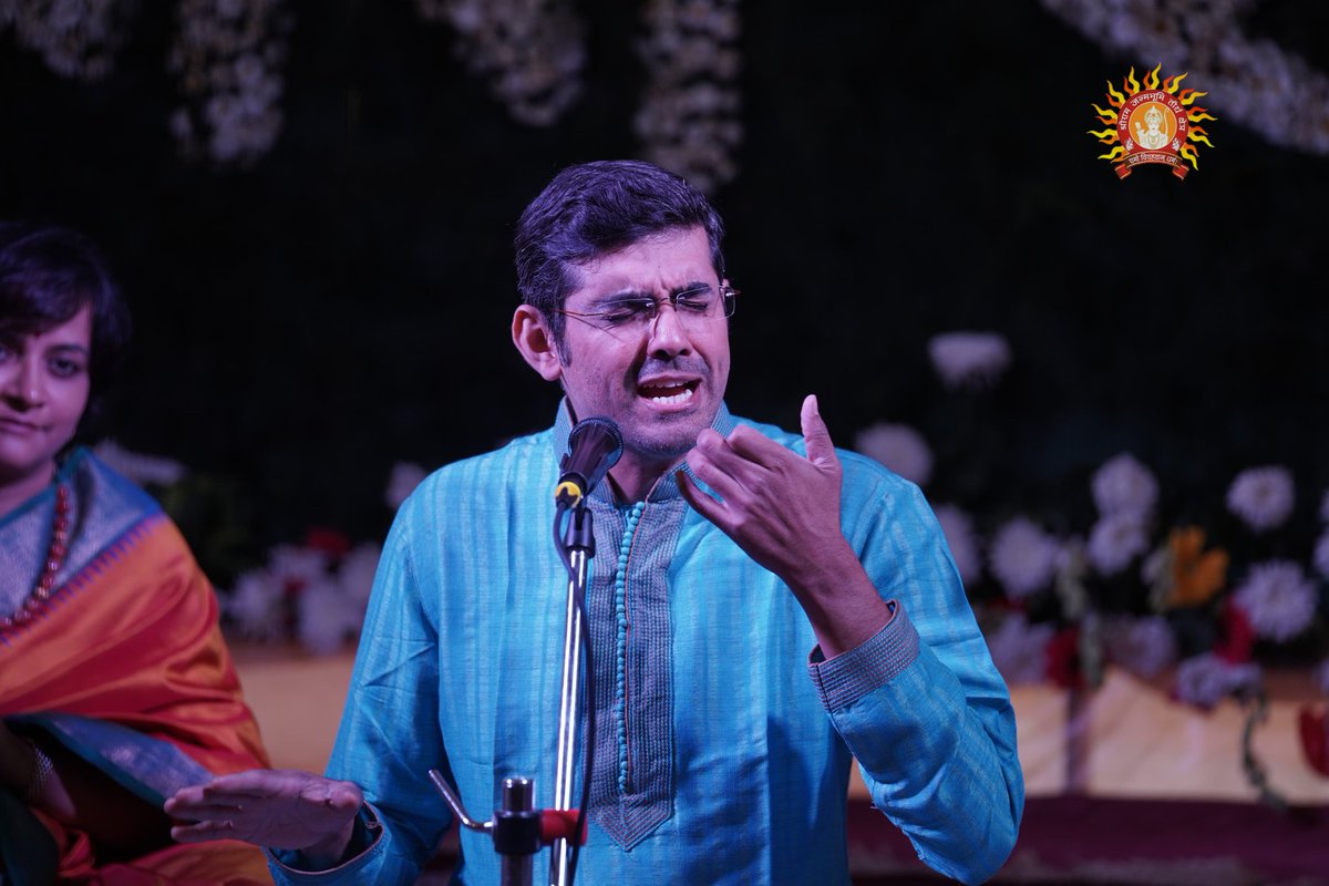 ShriRamTeerth's tweet photo. कर्नाटक संगीत के सशक्त हस्ताक्षर श्री सिक्किल गुरुचरण ने आज सुमधुर भजनों तथा पदों का गायन कर, प्रभु श्री रामलला सरकार के श्री चरणों में अपनी राग सेवा समर्पित की।

Shri Sikkil Gurucharan, the ace Carnatic music maestro today dedicated his Raag Seva in the divine feet of Bhagwan Shri Ramlalla Sarkar. He sang beautiful and melodious bhajans to the glory of Prabhu.
