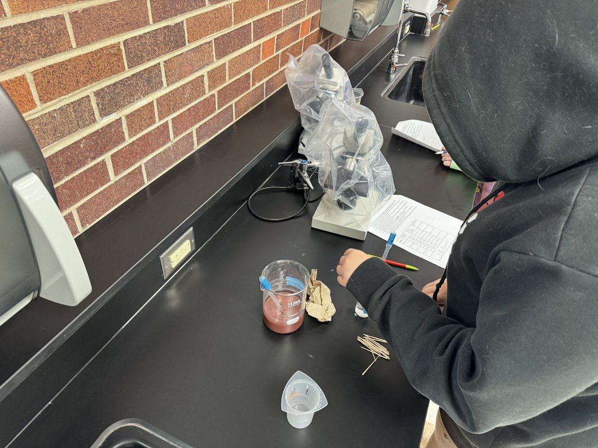 MrNicholsBio's tweet photo. (2/2) we used milk with food dye as the blood and either vinegar or water for our antibodies. Each station either had water or vinegar for the A&amp;B antibodies and students had to determine the combination that made each blood type https://t.co/oqDCuqJ2hZ