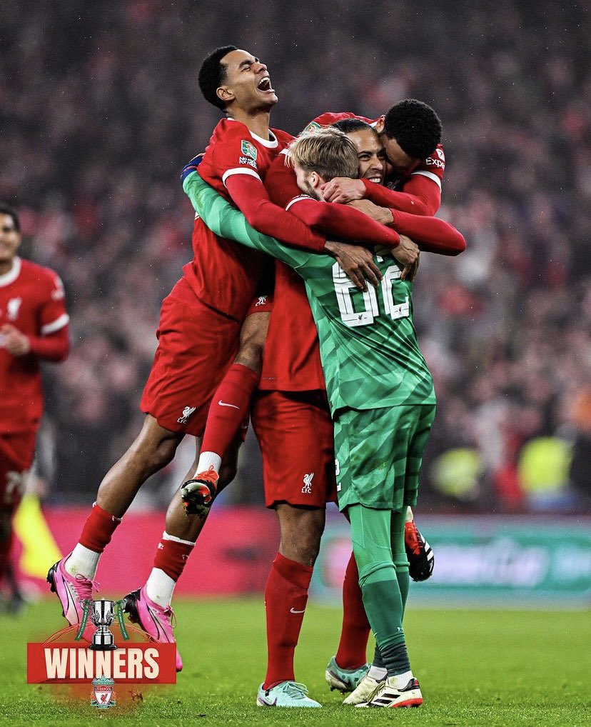 Il #Liverpool vince la #CarabaoCup contro il #Chelsea con un 2002 e due 2003 titolari più un altro 2003, un 2004, un 2005 e un 2006 entrati nel secondo tempo

In Italia un ragazzo di 23/24 anni viene considerato ancora “giovane” e viene mandato in prestito

Differenze

📸 <a href="/LFC/">Liverpool FC</a>