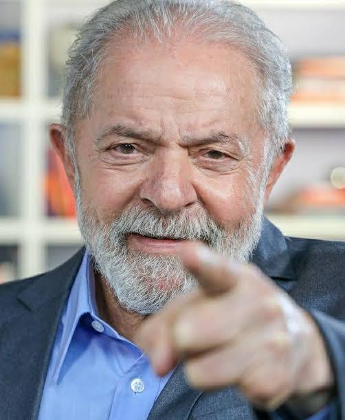 LulaNo1o's tweet photo. Chuva de Lula https://t.co/AR7Efi1Ma5