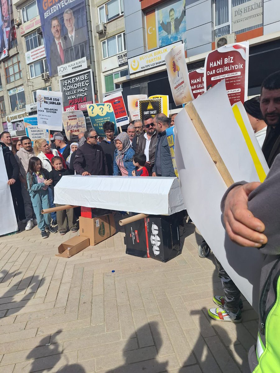 Hayallerimizi bizi bu tabutlara gömdünüz <a href="/RTErdogan/">Recep Tayyip Erdoğan</a> <a href="/mehmetozhaseki/">Mehmet Özhaseki</a> <a href="/Toki_Kurumsal/">TOKİ</a> <a href="/murat_kurum/">Murat KURUM</a> <a href="/csbgovtr/">T.C. Çevre, Şehircilik ve İklim Dğş. Bakanlığı</a> 
#tuzla5750magdurları
#toki