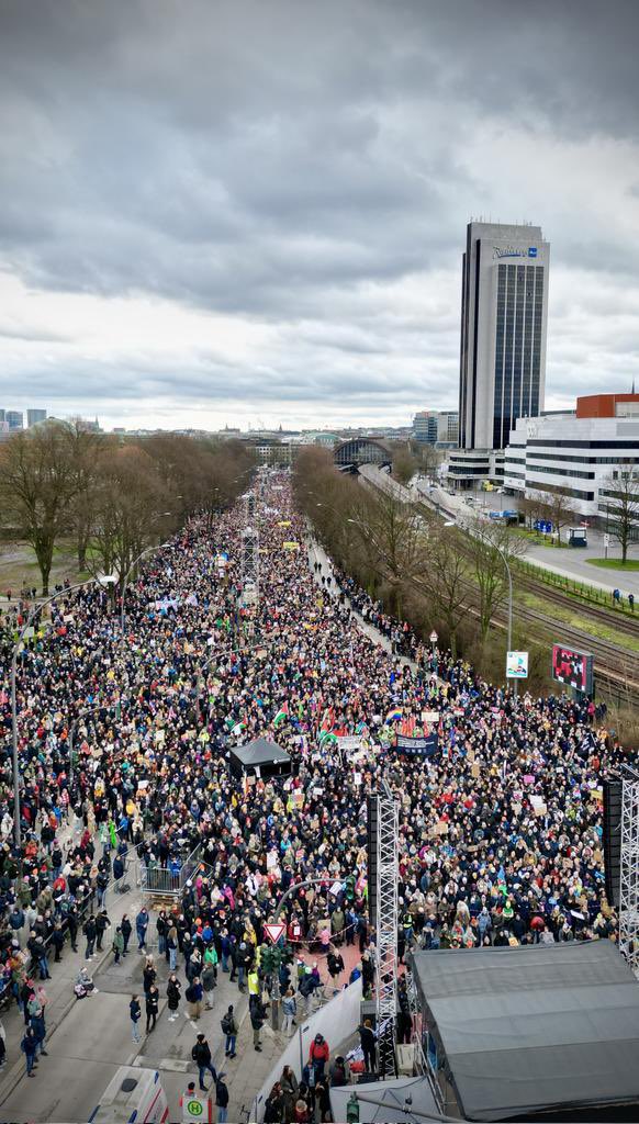 Wir sind die Brandmauer! 
Über 50.000 Menschen in Hamburg ✊