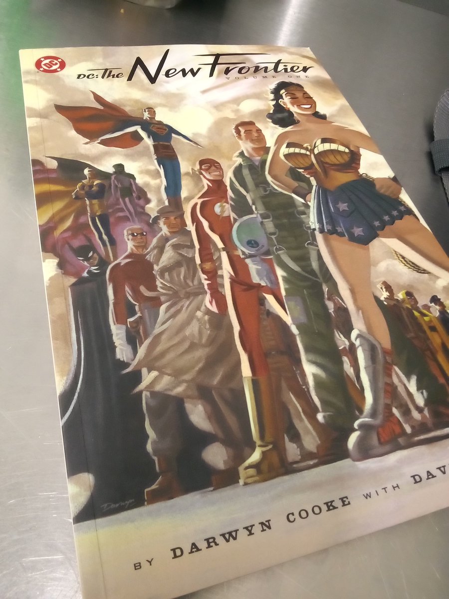 Today's #lunchtimereading is 'DC: The New Frontier', by the late Darwyn Cooke.

An Elseworlds story set at the start of the Cold War, I'm really digging it so far.