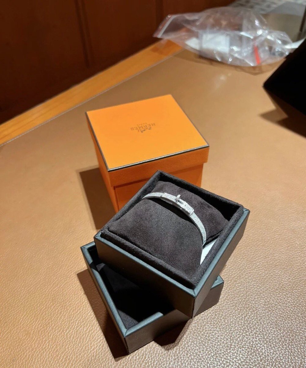 I will go shopping on my days off, I will buy what buy......