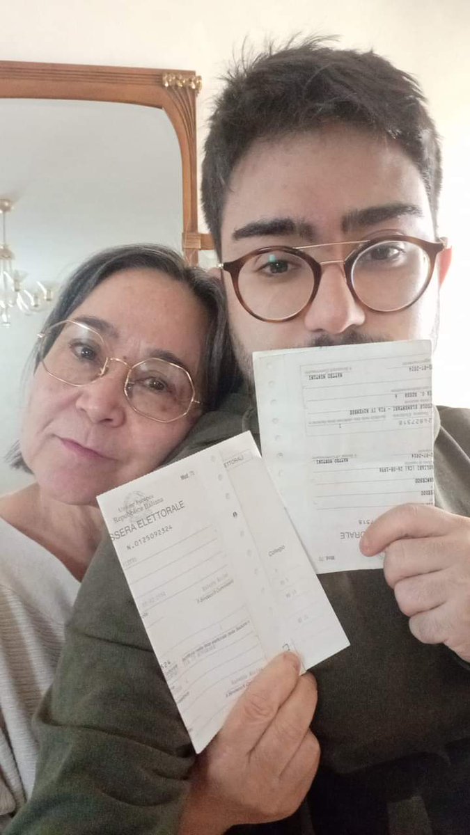 DrPisy's tweet photo. Babbo, mamma ed io a votare andiamo adesso. Nel 2014 mamma ha votato Michela Murgia. Per la stessa ragione, dieci anni dopo, vota Alessandra Todde. Una famiglia di sinistra, da sempre.
Grazie per avermi trasmesso questi valori.

#PD #CamillaSoru #LecisCoccoOrtu

#Sardegna2024 https://t.co/VkhIPgZfqB