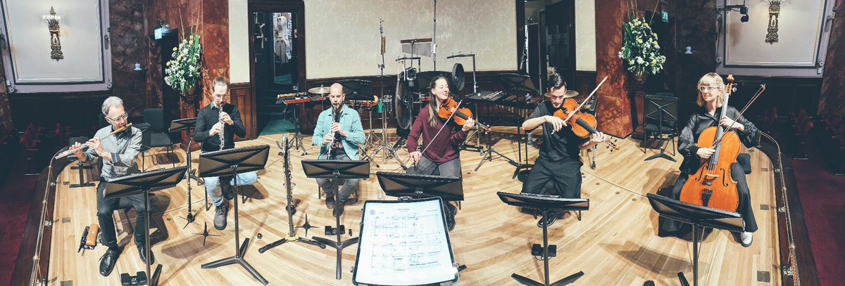 The dream team, with @AaronHNahum at the helm (and behind the camera!📸) getting ready to play Ferneyhough at @wigmore_hall yesterday🖤 @RiotEns