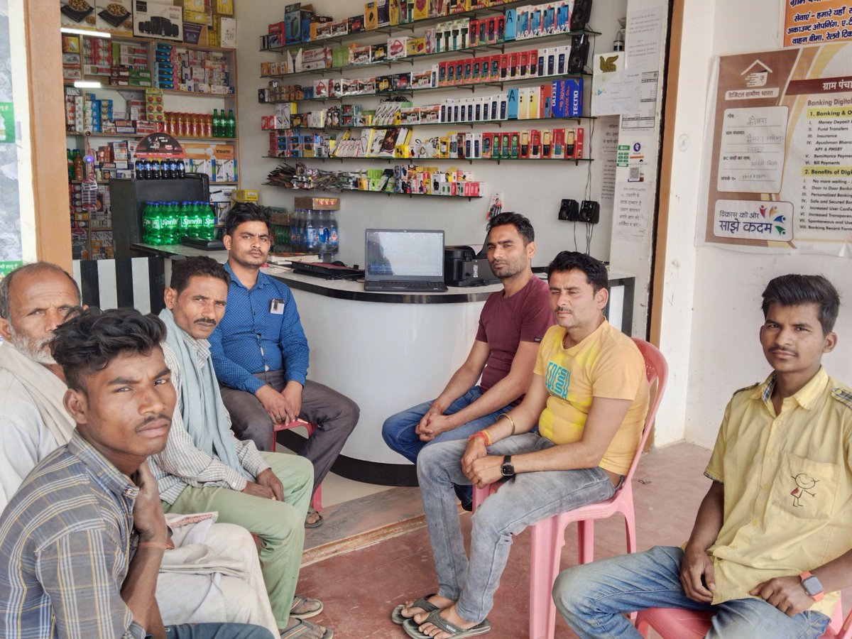 देश के ऊर्जावान प्रधान मंत्री आदरणीय नरेंद्र मोदी जी के मन की बात कार्यक्रम सुना गया कौबरा 295 बूथ पर वेद प्रकाश मिश्रा भाजपा आईटी प्रमुख गांव के लोगो के साथ सुना