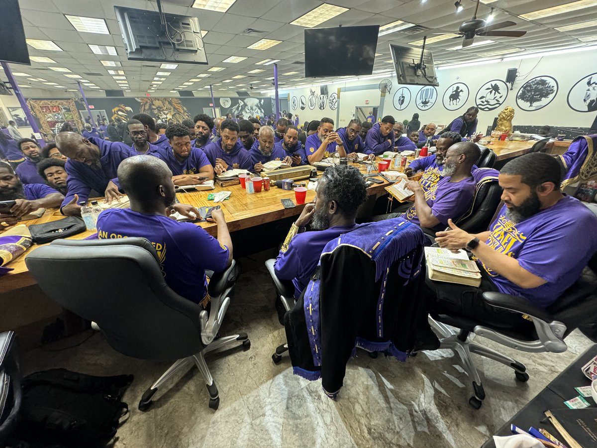 BishopNathanyel's tweet photo. “Be true to God and self. Make each day your masterpiece. Love your brothers. Drink deeply from the word of God. Make friendship a fine art. Build a shelter against a rainy day. Pray for guidance and give thanks for your blessings every day.” https://t.co/BZ0Mi1HCSm