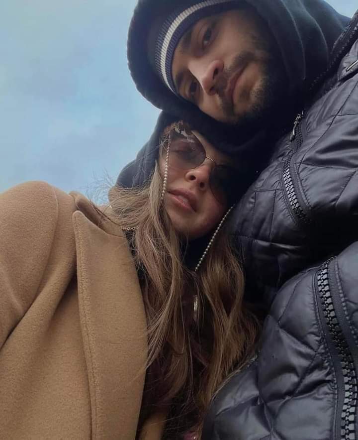 ،
˓❁⸀ ~
أن تُعاملني كأنني كل شيء
بحثت عنه طوال حياتك
هذا هو نوع الحب الذي أريد
أن أحتفظ به الى الأبد
˘ღ