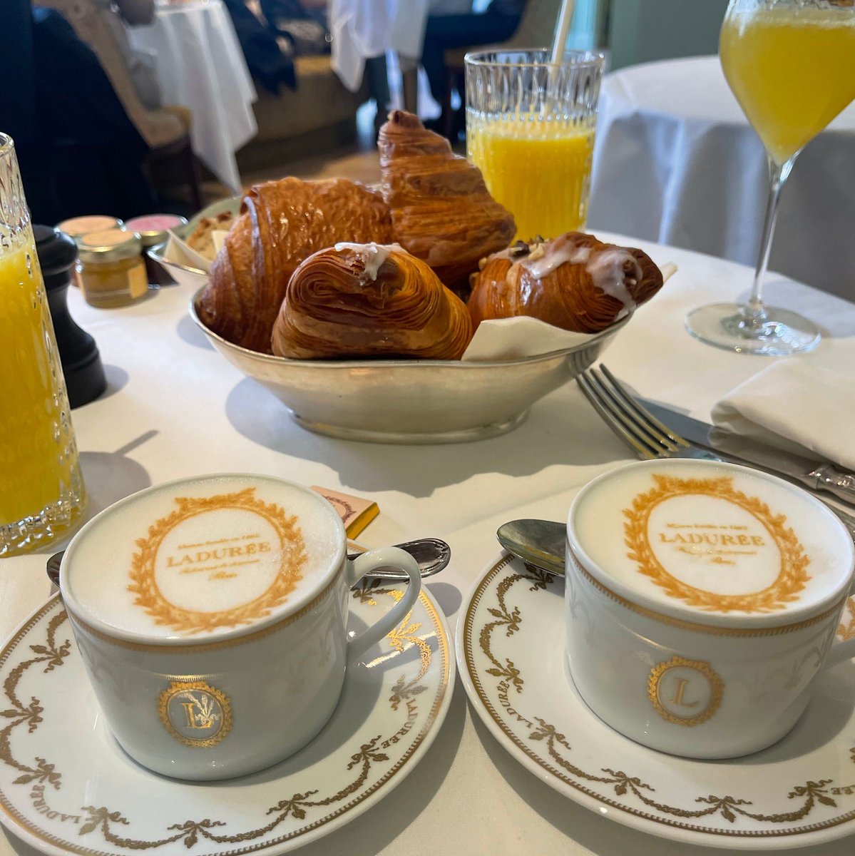 Weekend brunching. Your breakfast should be as beautiful as you are ✨ 

Tag someone you want to share this moment with! #traveleats #laduree #brunch