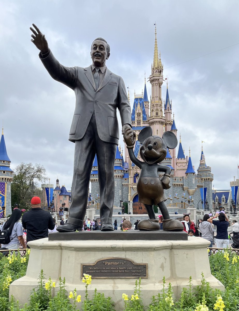 📢 NEW BLOG POST: In my latest post, I discuss the importance of embracing the Walt Disney Philosophy in Education. Check it out ➡️ leadingwithswag.org/2024/02/25/emb… #LeadingWithSWAG #RoadToAwesome