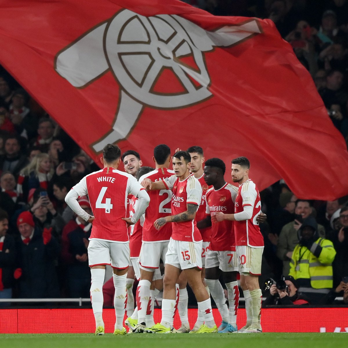 Arsenal's tweet photo. About last night 😍

📸 Check out the best photos from our dazzling win over Newcastle United 👇