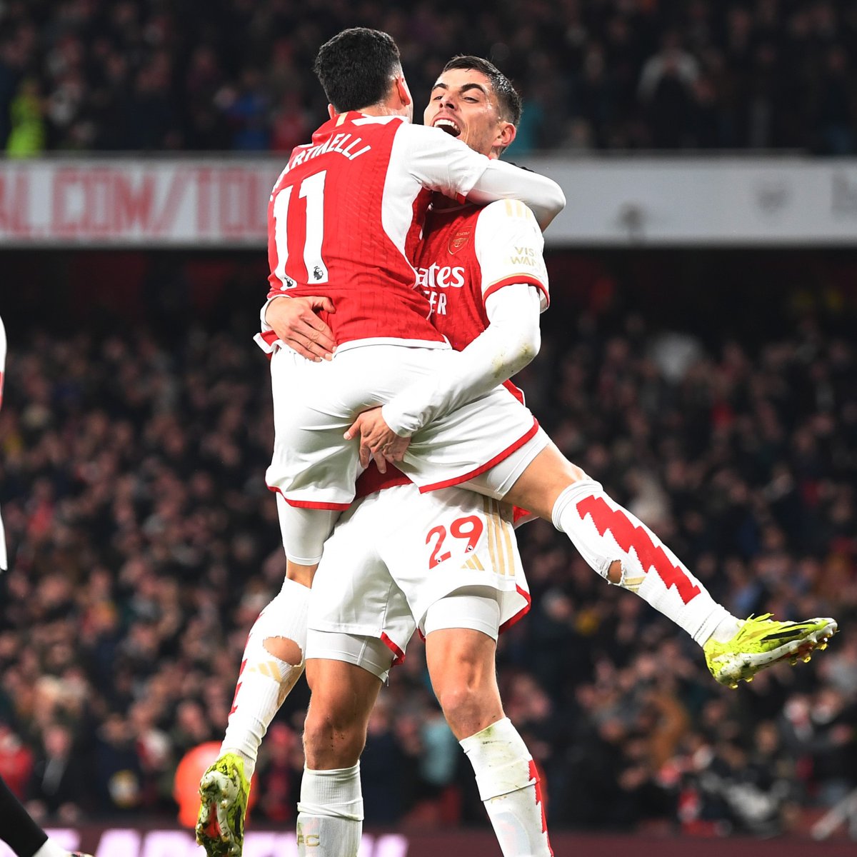 Arsenal's tweet photo. About last night 😍

📸 Check out the best photos from our dazzling win over Newcastle United 👇