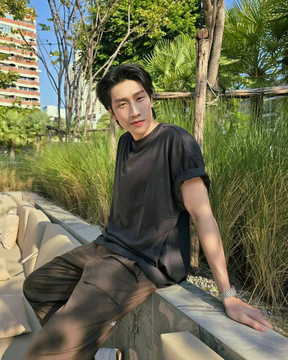 BibleSummet_Col's tweet image. [25/02/24] 📸 | Actualización de Bible en Instagram. 

💬:"Besado por el sol 🌞" 

{#BibleWichapas #bsumone @biblesumett }