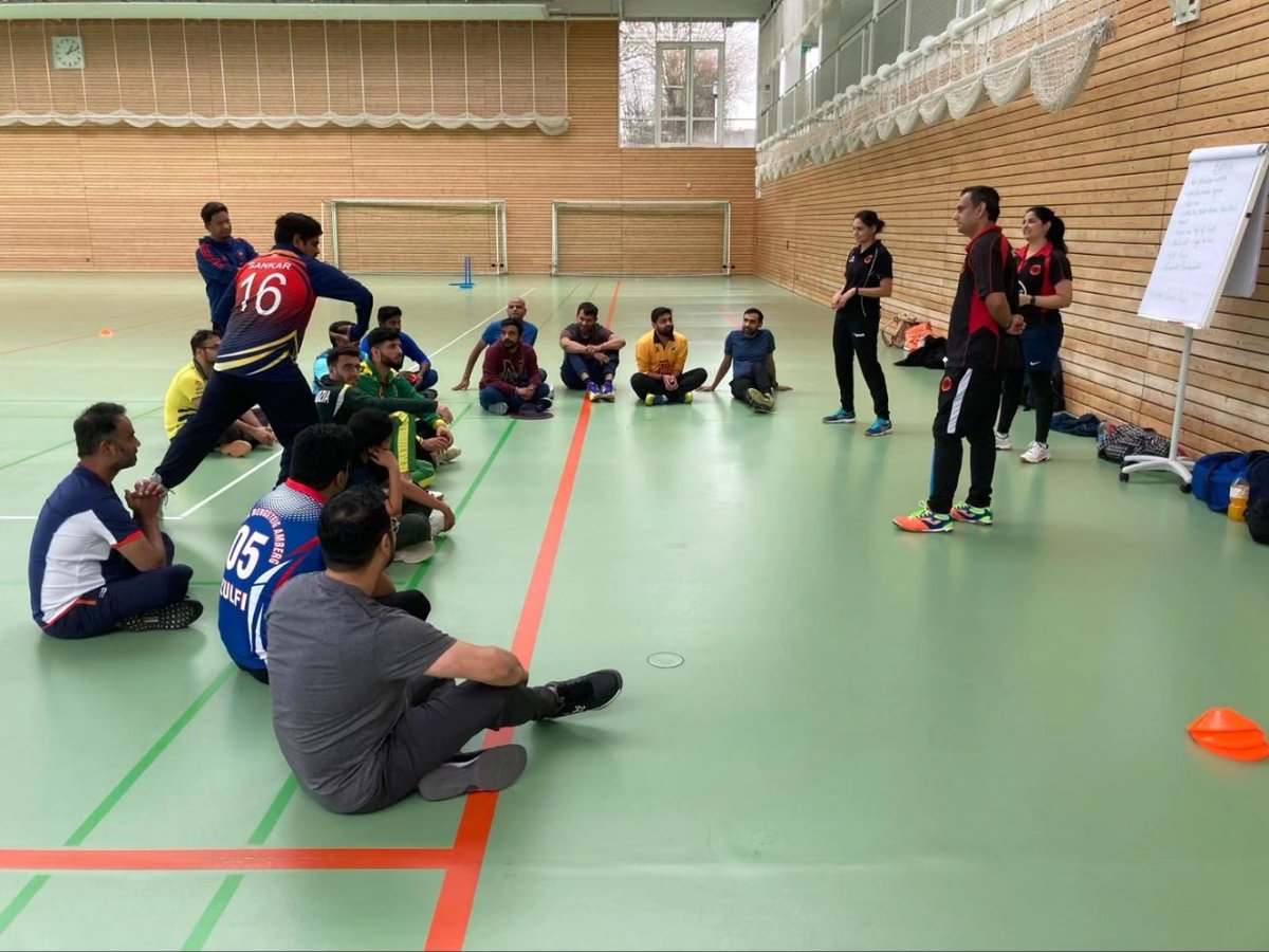Anuradha_D_18's tweet photo. Cohort 4 of the @ICC Level 1 cricket coaching course in ๐ฉ๐ช assessed last weekend!
2 busy days of knowledge sharing and putting participants through their paces. Congrats to all the newly qualified coaches in Bayern!
#education #trainthetrainer #tutoring #coachdeveloper https://t.co/TMoS1xZjH3