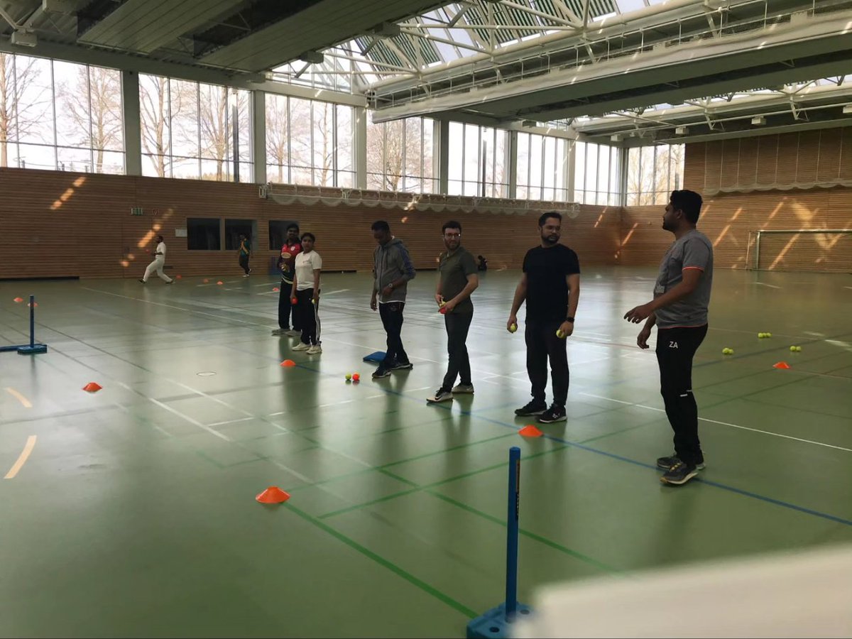 Anuradha_D_18's tweet photo. Cohort 4 of the @ICC Level 1 cricket coaching course in ๐ฉ๐ช assessed last weekend!
2 busy days of knowledge sharing and putting participants through their paces. Congrats to all the newly qualified coaches in Bayern!
#education #trainthetrainer #tutoring #coachdeveloper https://t.co/TMoS1xZjH3