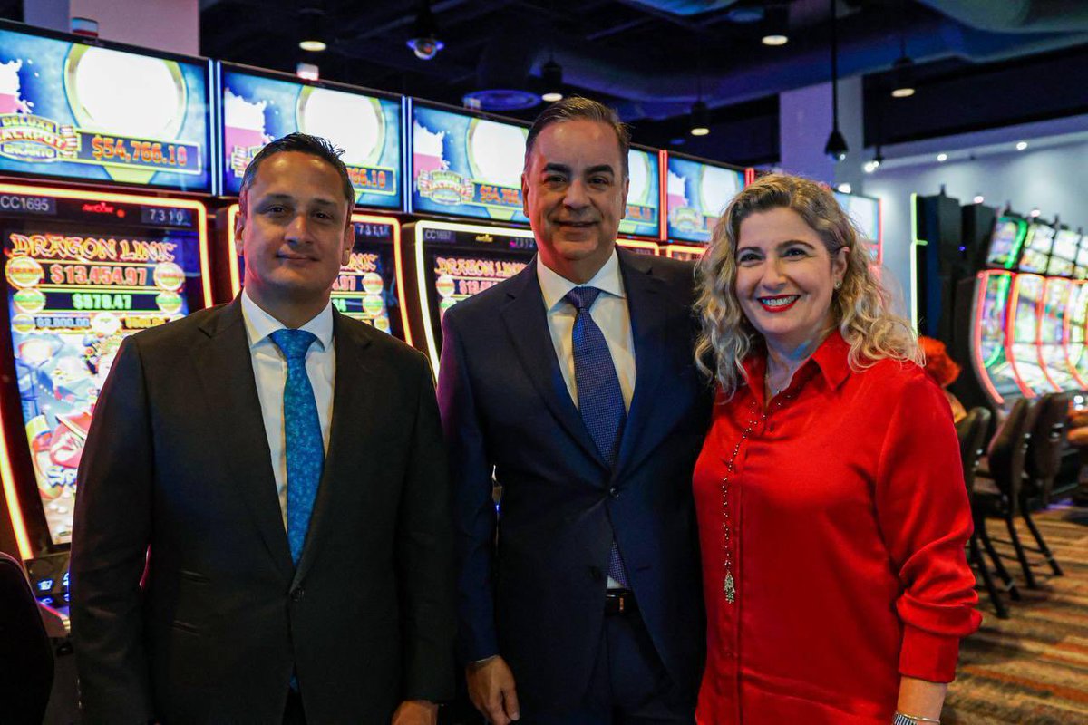 Esta semana asistimos al anuncio de expansión de @casinometro en #SanJuan

+7k pies cuadrados
$6M de inversión 
+35 nuevos empleos
+150 nuevas máquinas

Es el casino más grande en PR y de los primeros 3 del #caribe.  

¡Felicidades a @VegaIsmaelCPA y a todo su equipo!