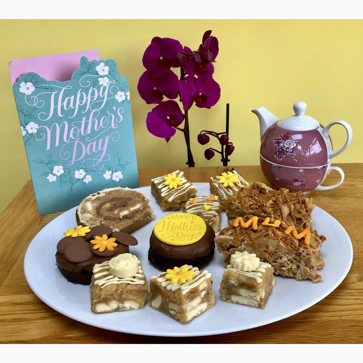 alwaystimefora's tweet image. Mother’s Day special selection box. Pre order today. #selectionbox #mothersday #mothersdaygift #browniegift #blondiegift #brownies #blondies #homemade #postalbrownies #postalblondies #browniesbypost #blondiesbypost #homebaking #giftideas #whitefield #bury #radcliffe #ramsbottom