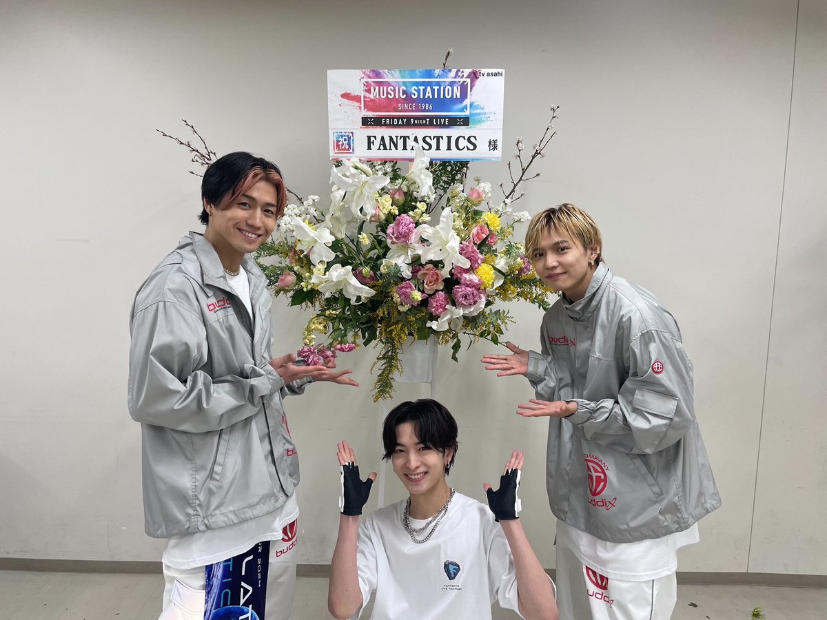 fantastics_fext's tweet photo. ⋰
FANTASTICS LIVE TOUR 2024
"INTERSTELLATIC FANTASTIC"
東京公演
⋱ 

MUSIC STATION様
@Mst_com 

テレビ朝日「あざとくて何が悪いの？」
スタッフの皆様
@azatokute 

フジテレビ「サスティな！」
スタッフの皆様
@sustaina_fujitv 

より
素敵なお花をいただきました💐
いつもありがとうございます！

FANTASTICS一同

#FANTASTICS 
#IF_FNT