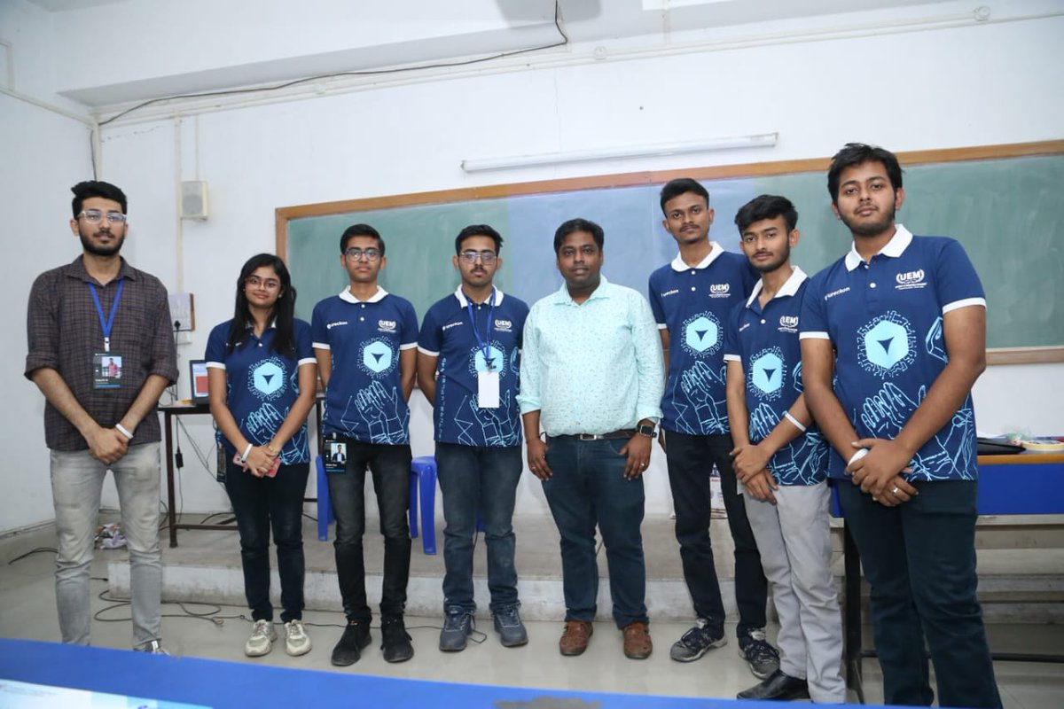 ieeesb_uemk's tweet image. 🎉🌟 Applauding the Success of Circuitrix at Ureckon, UEM Kolkata 2024! 🌟🎉

Congratulations to all Circuitrix participants and winners!

🥇 Jeet Naskar get 1st place.
🥈 Team Arduino Bois innovated their way to 2nd place.
🥉 Team Sparks lit up the event with their 3rd-place.
